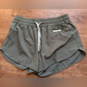 Vuori Clementine Short 2.0 Olive Green Size S Athletic Running Shorts